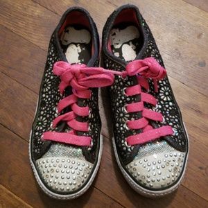 Twinkle toes black lace with pink laces size 2